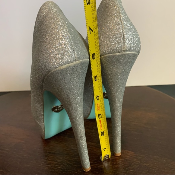 Betsey Johnson High Heels - GALA Silver Sparkle Glitter Pumps Shoes Size 7 - Picture 6 of 7